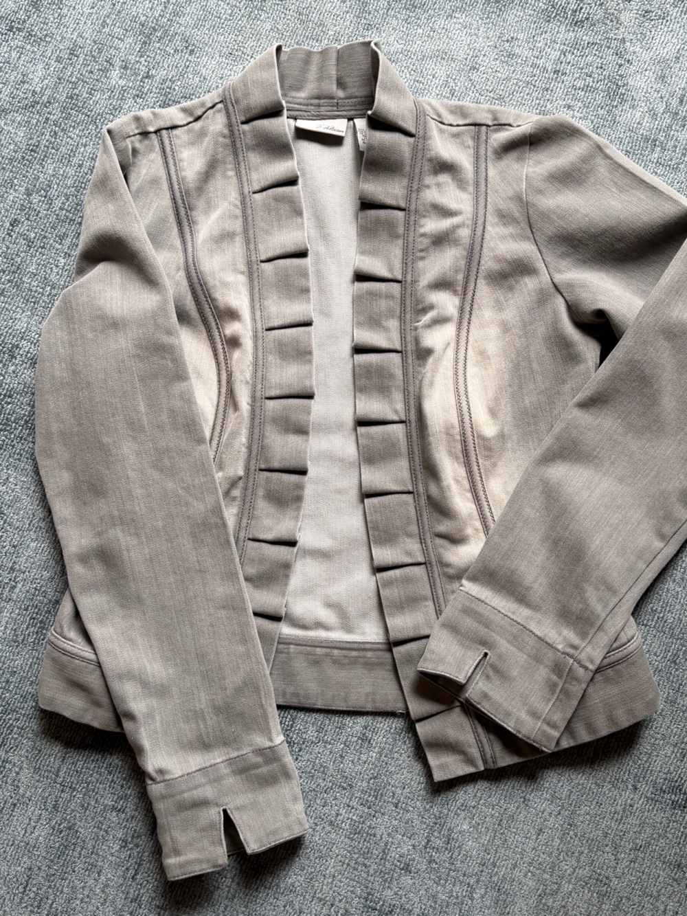 Chico’s Platinum Gray Ruffled Cotton Denim Jean Jacket Size 0 ( Sz Small Sz 4)